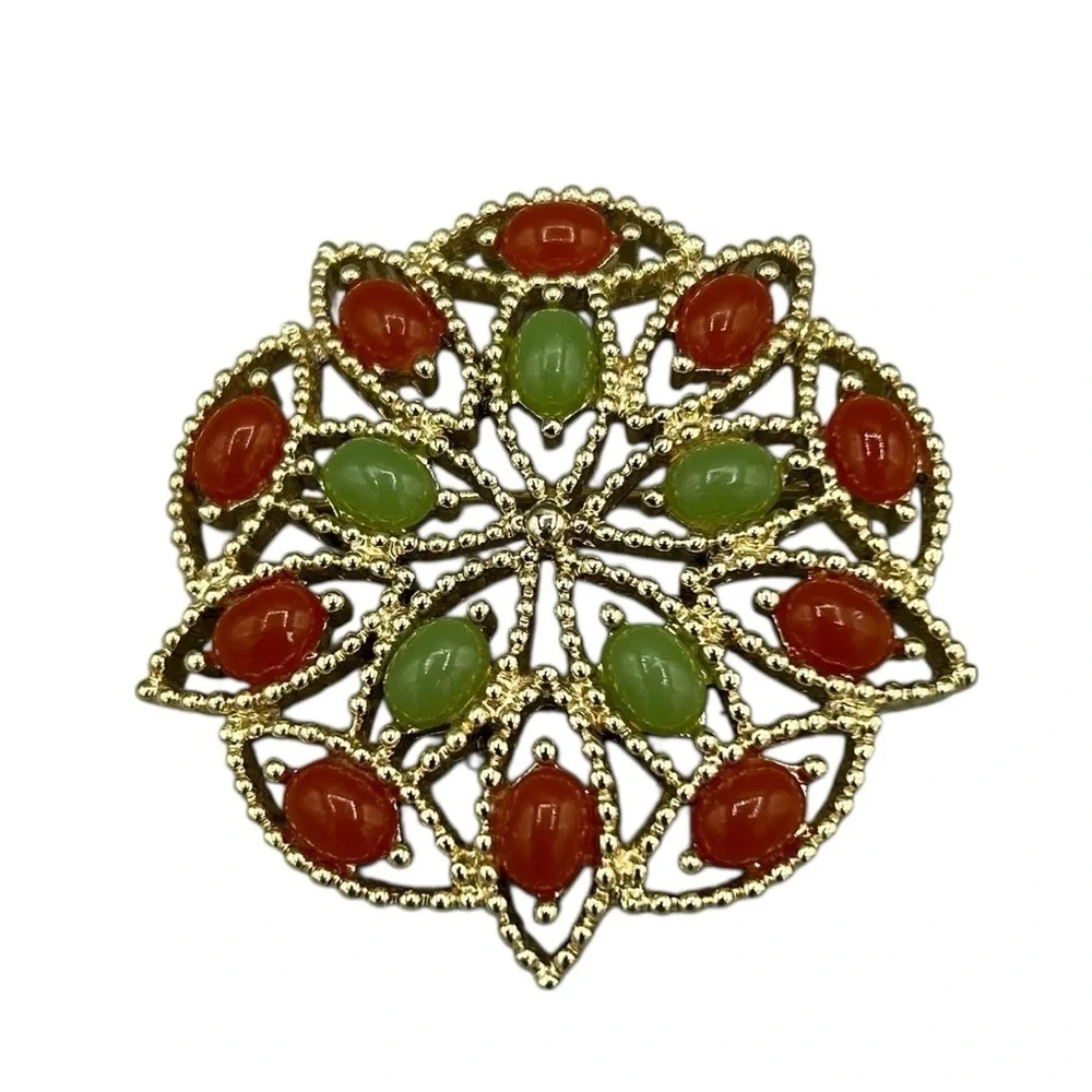 Vintage Sarah Coventry Amulet Medallion Brooch Red Green Gold Tone (Unisex)